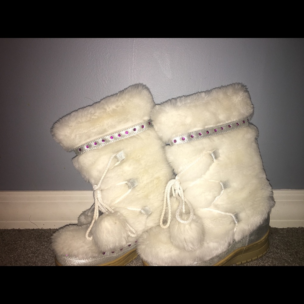 Super cute fuzzy boots from Victoria’s Secret